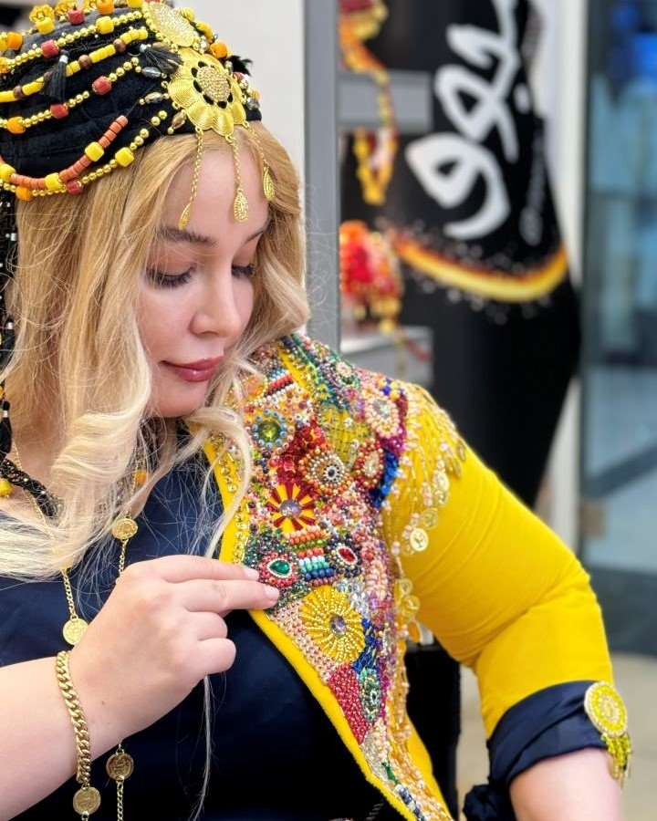  کُلُنجه کردی جواهر دوزی مدل اهورا _ سخمه آستین دار _ خردلی
