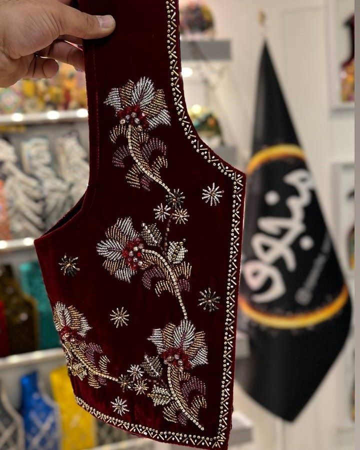سخمه گلدوزی منجوق دوزی طرح سه بعدی سخمه منجوق دوزی گلدوزی به سبک سه بعدی- زرشکی- دست دوز
