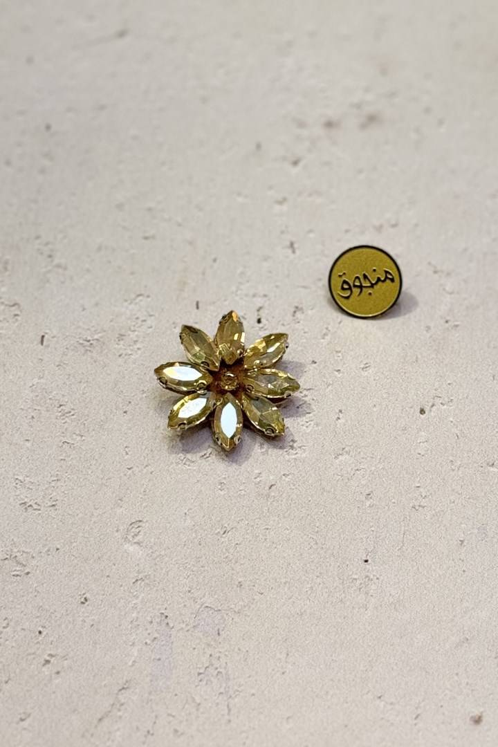 گل سینه مجلسی منجوق مدل نیلوفر