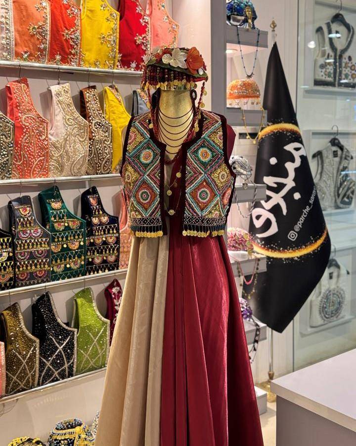 جلیقه زنانه کردی برند منجوق مدل فرش