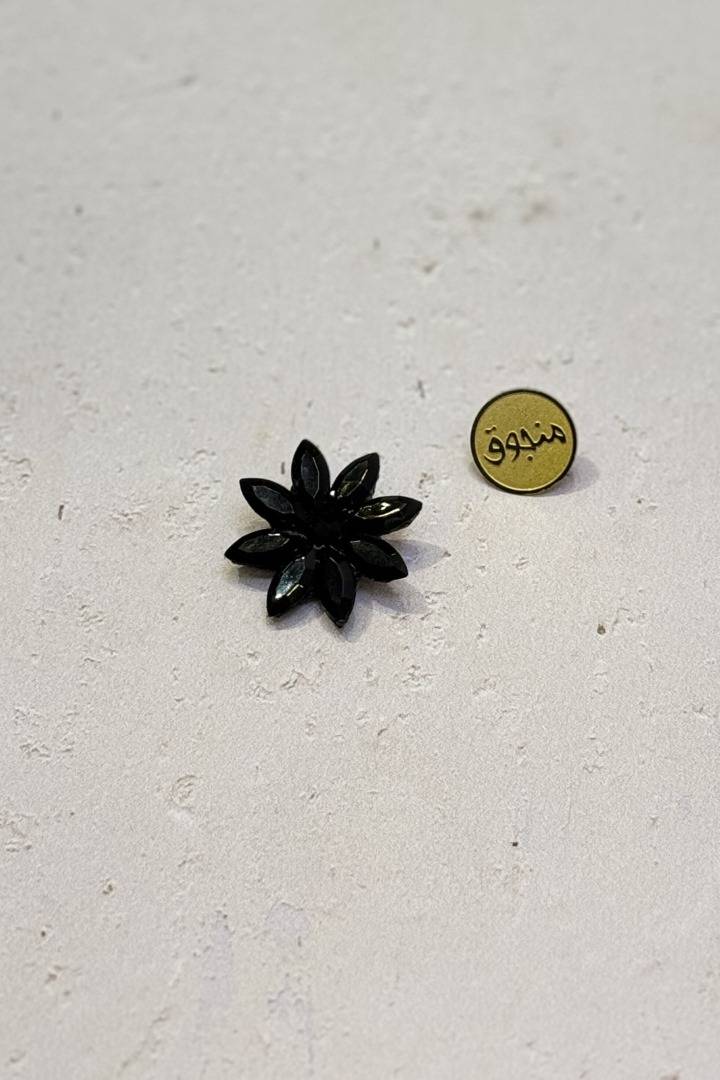 گل سینه مجلسی منجوق مدل نیلوفر