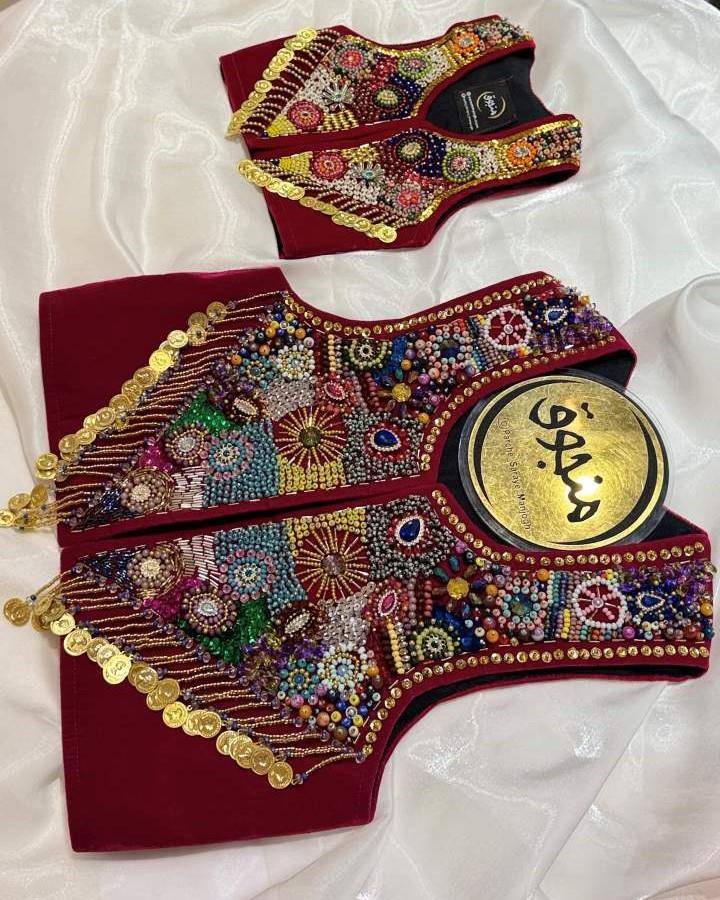 جلیقه مخمل جواهردوزی مدل اهورا برند منجوق