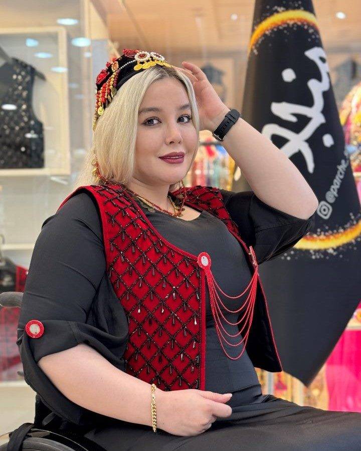 جلیقه جواهر دوزی برند منجوق مدل زنبوری